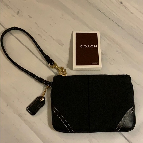 Coach Handbags - 🆕 New Coach Small Wristlet 4x6
